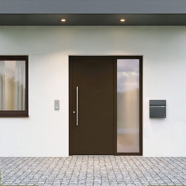 Puerta de entrada de aluminio con fijo lateral